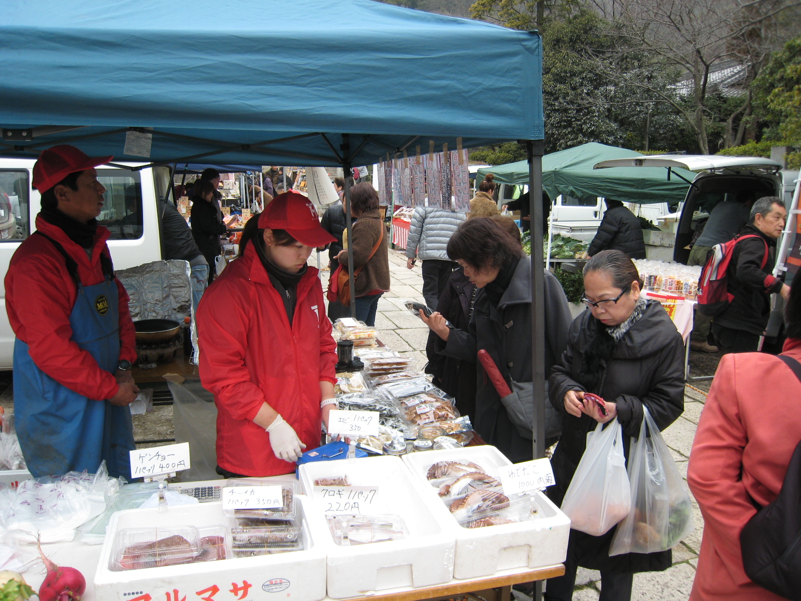 【軽トラ市】内海町のカネト水産さんが5年ぶりに出店！～瀬戸内の鮮魚などを販売