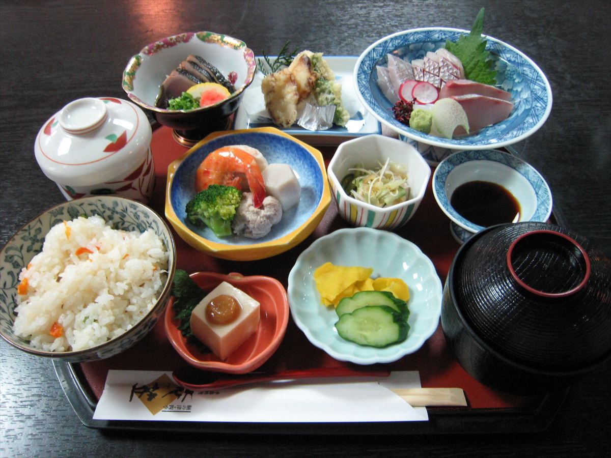 福山市鞆町でランチ・昼食「季節料理 衣笠の鯛めし膳」
