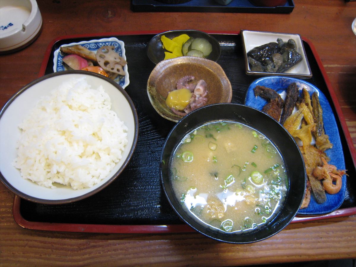 福山市鞆町でランチ・昼食「食事処おてびの小魚定食」