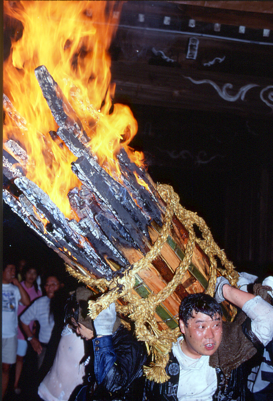 【祭り】「お手火神事2019」が福山市鞆町の沼名前神社で開催！～開催日時、臨時バス時刻表。お手火神事の「いわれ」も解説