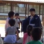 福山市鞆町の沼名前神社で開催された素読教室に参加