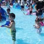 岡山県玉野市、おもちゃ王国の水深20cm巨大プール「ちゃぷちゃ」